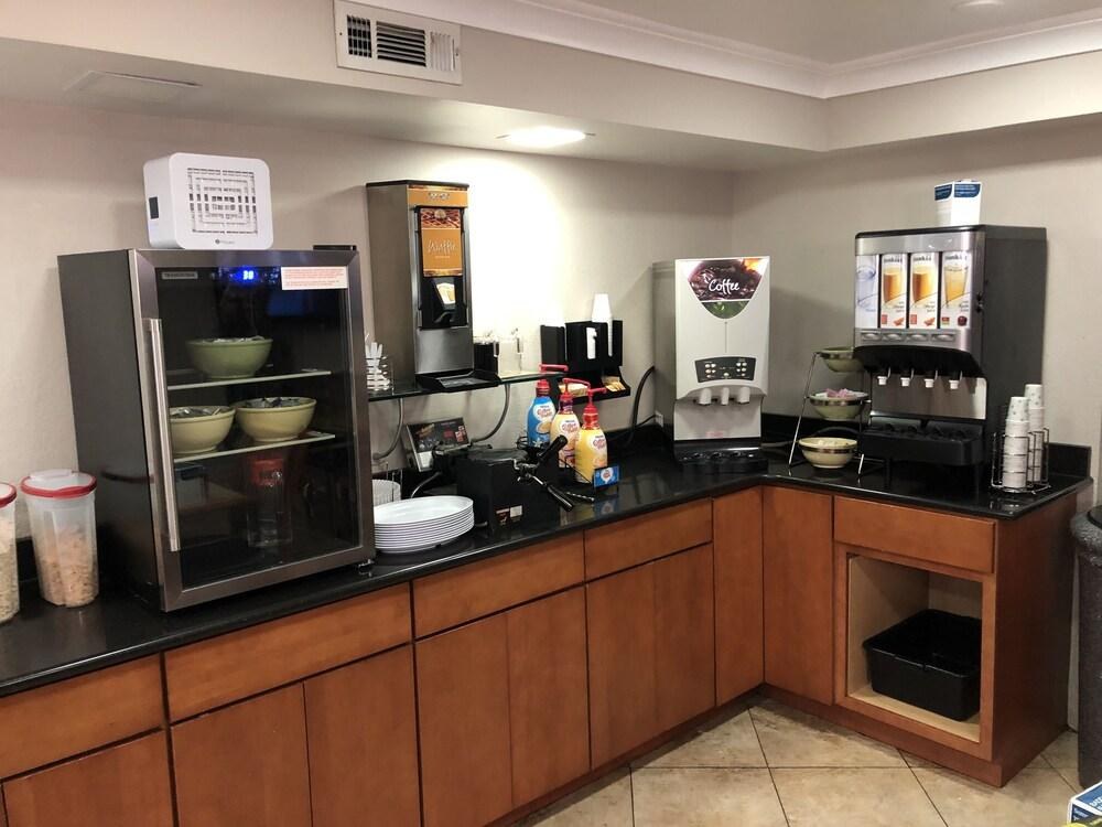 ECONO LODGE photo 3