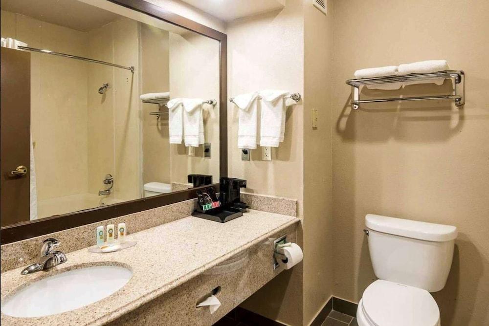 Days Inn by Wyndham Fort Worth North / Fossil Creek photo 2