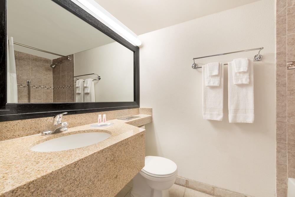PENROSE HOTEL PHILADELPHIA photo 2