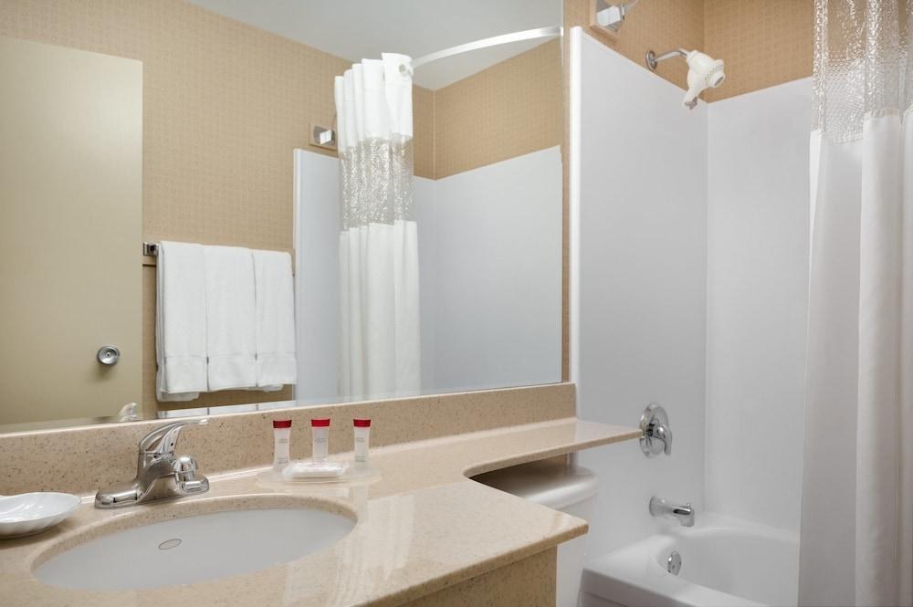 RAMADA BY WYNDHAM ST. JOHN'S photo 2