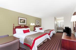 Travelodge by Wyndham Clarksville photo 2