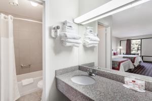 Travelodge by Wyndham Clarksville photo 4