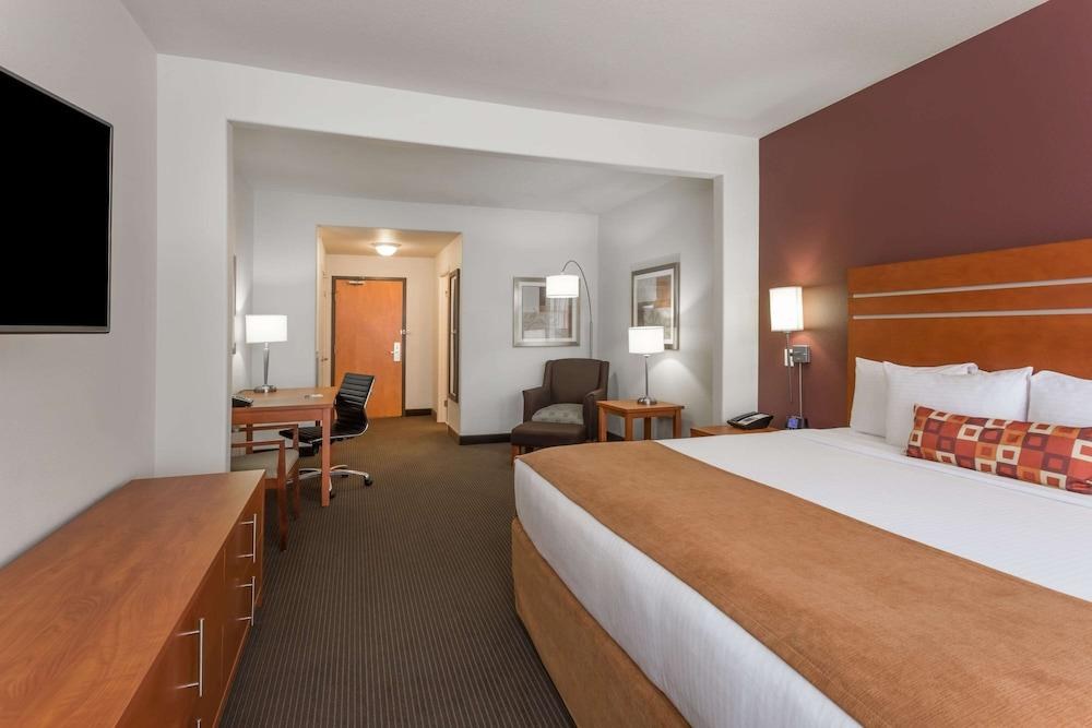 WINGATE BY WYNDHAM CALGARY photo 3