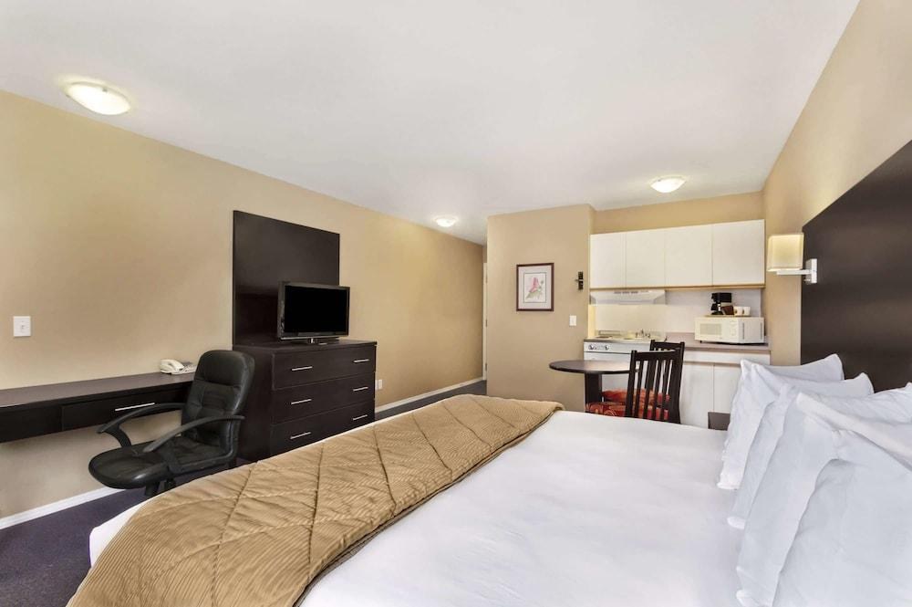 SUPER 8 BY WYNDHAM WEST KELOWNA BC photo 3