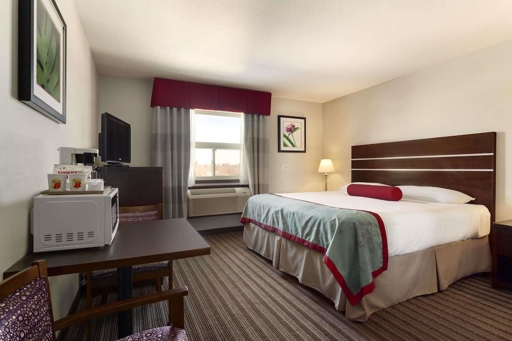 SUPER 8 BY WYNDHAM SASKATOON NEAR DOWNTOWN photo 4