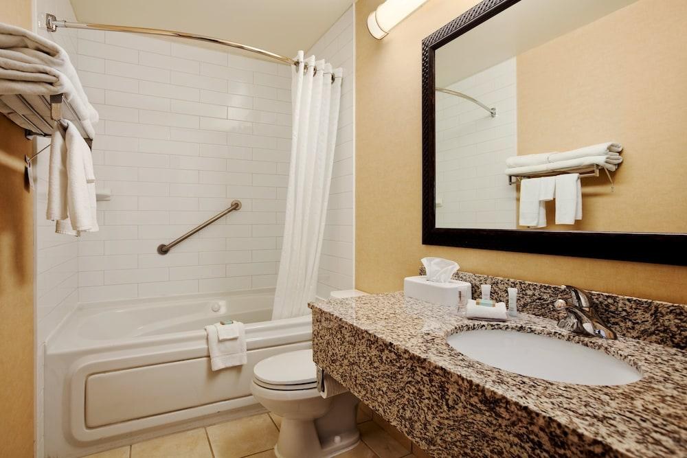 TRAVELODGE BY WYNDHAM SASKATOON photo 4