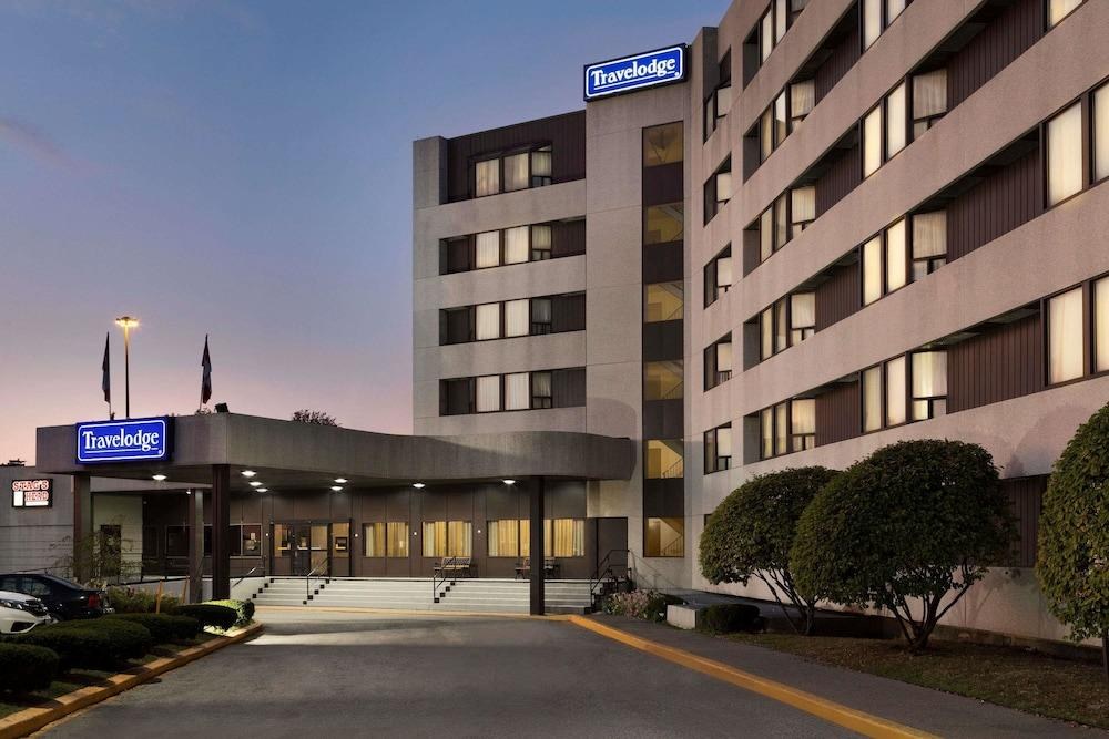 Travelodge by Wyndham Toronto East photo 3