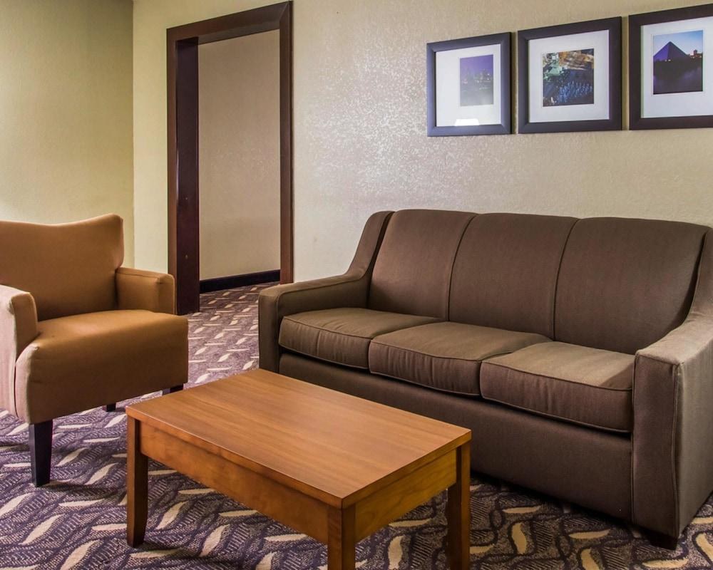 AmericInn by Wyndham Memphis East photo 2