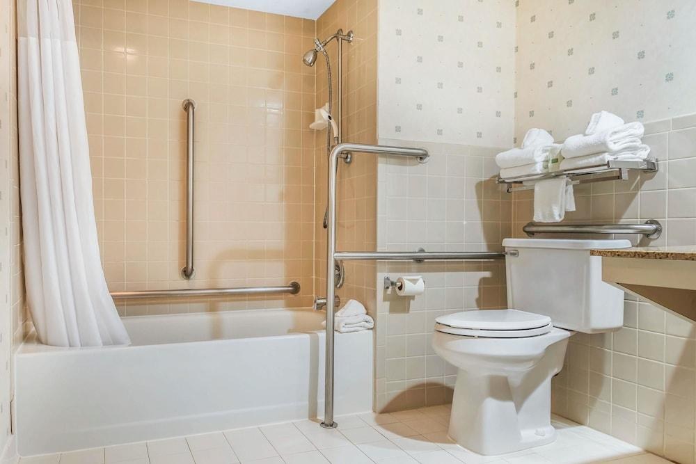 QUALITY INN & SUITES MALL OF AMERICA MSP AIRPORT photo 2