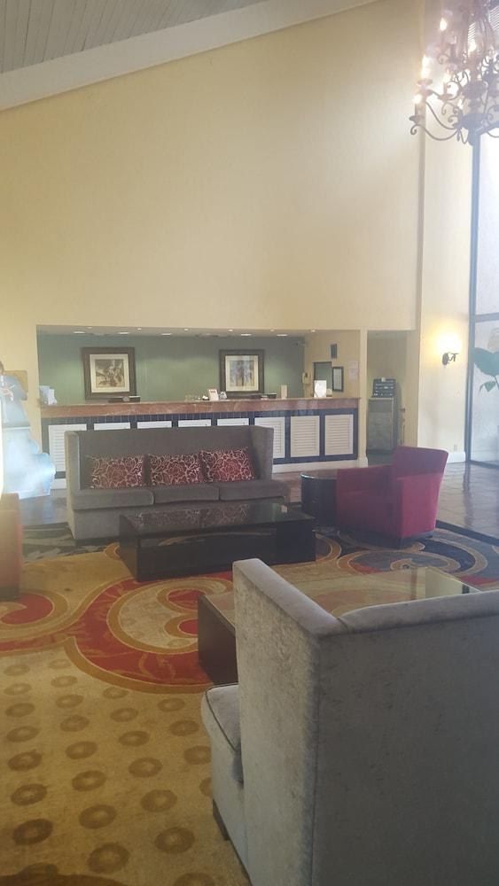 RAMADA BY WYNDHAM WEST PALM BEACH AIRPORT photo 4