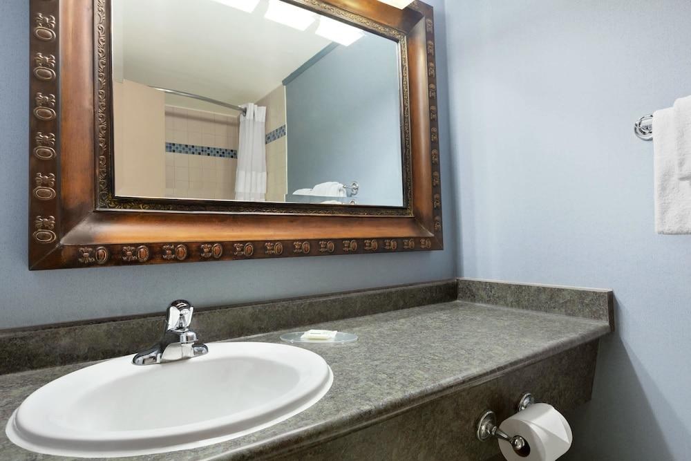 DAYS INN BY WYNDHAM WHITEHORSE photo 2