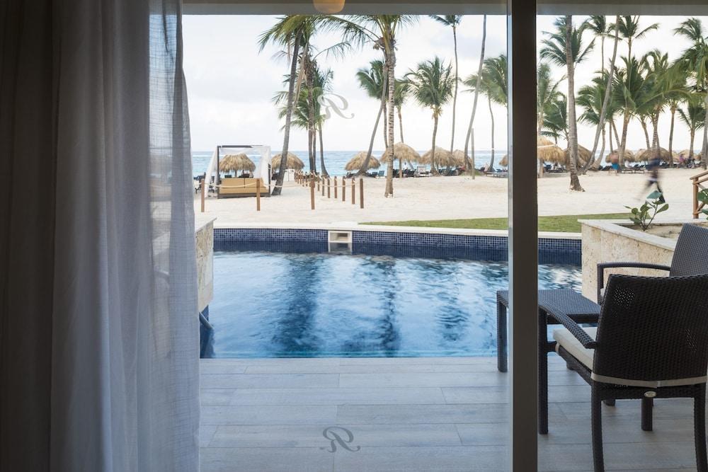 ROYALTON PUNTA CANA photo 2