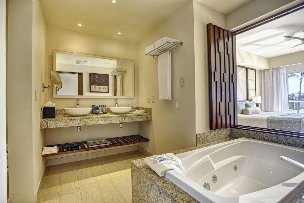 ROYALTON PUNTA CANA photo 3