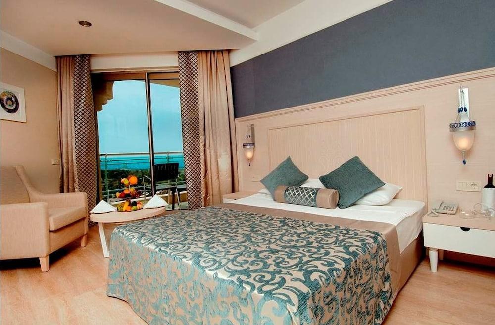SEAMELIA BEACH RESORT HOTEL & SPA photo 2