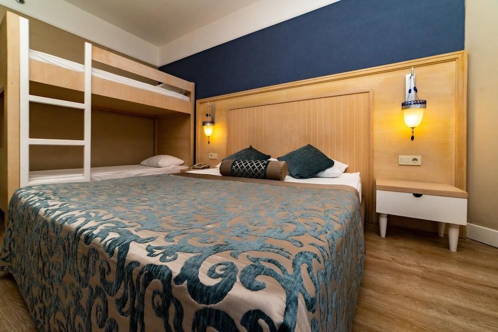 SEAMELIA BEACH RESORT HOTEL & SPA photo 4