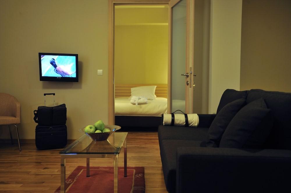 ASTORIA HOTEL photo 2