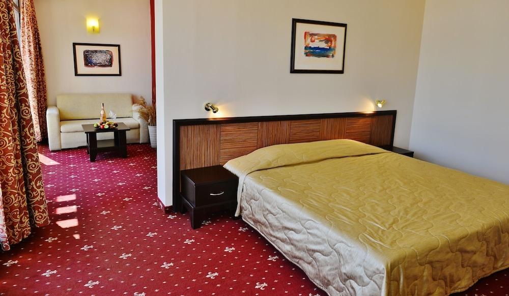 HOTEL NOBEL photo 4