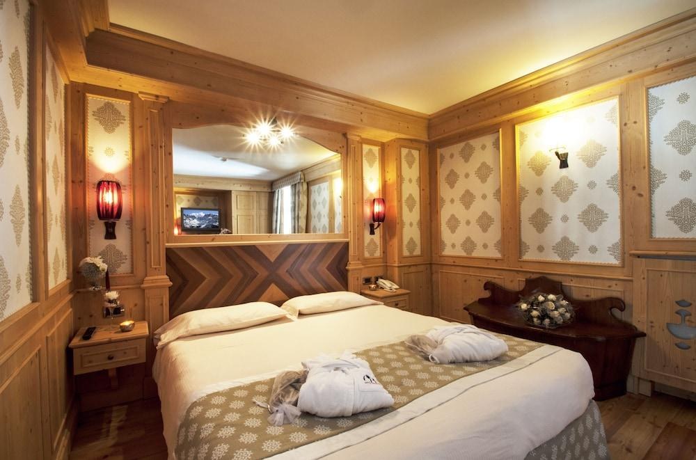Hotel Cristal Palace Campiglio Alpine photo 3