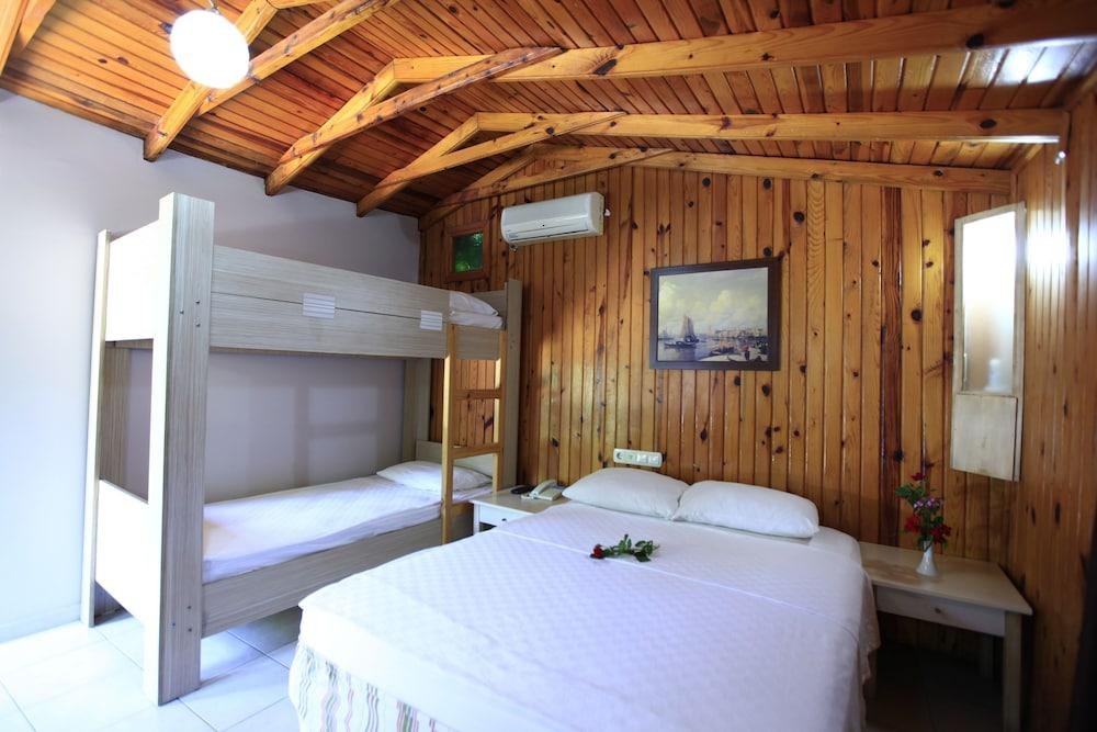 LEDA BEACH HOTEL photo 2