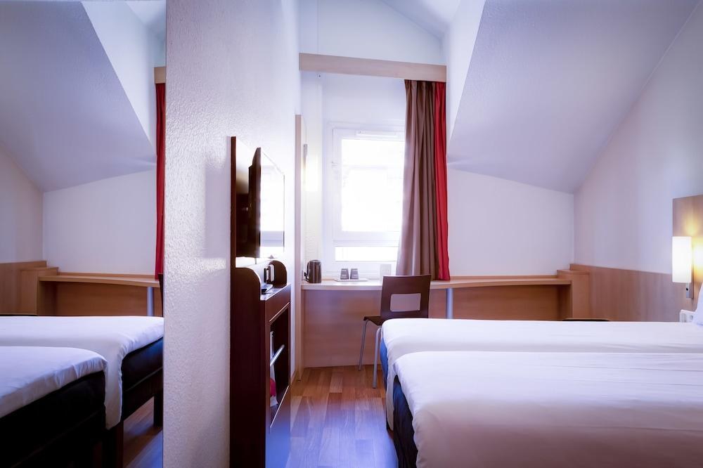 IBIS ANNECY CENTRE VIEILLE VILLE photo 2