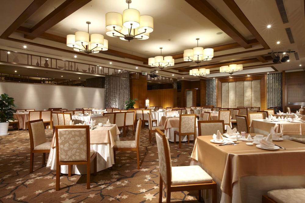 E-DA ROYAL (EX CROWNE PLAZA KAOHSIUNG E-DA WORLD) photo 3