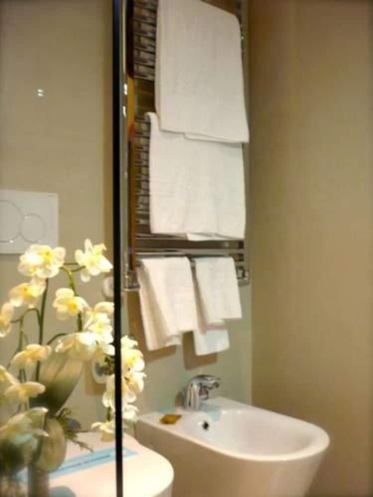 HOTEL LEOPARDI photo 4