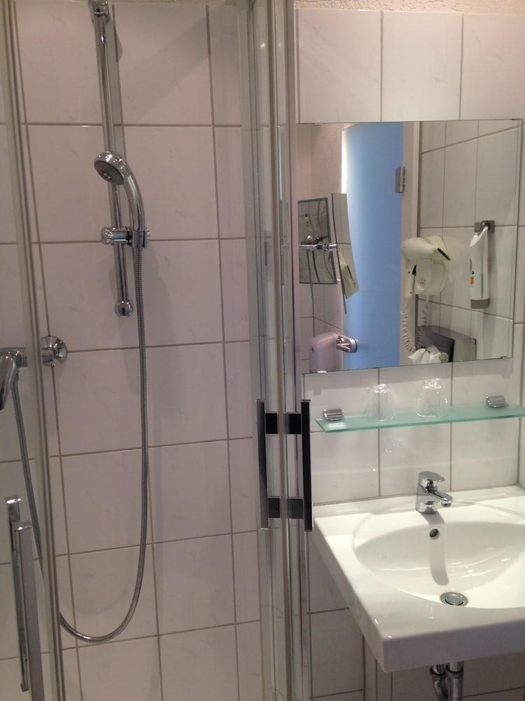 IBIS STYLES STRASBOURG CENTRE GARE photo 2