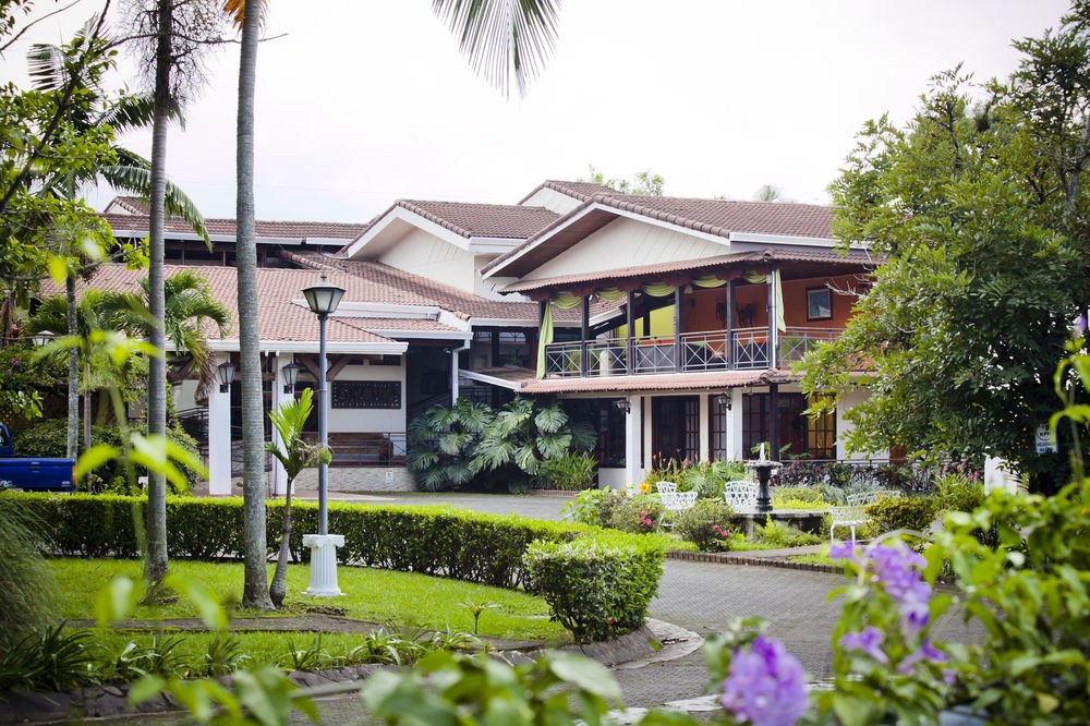 EL RODEO ESTANCIA BOUTIQUE HOTEL & STEAKHOUSE