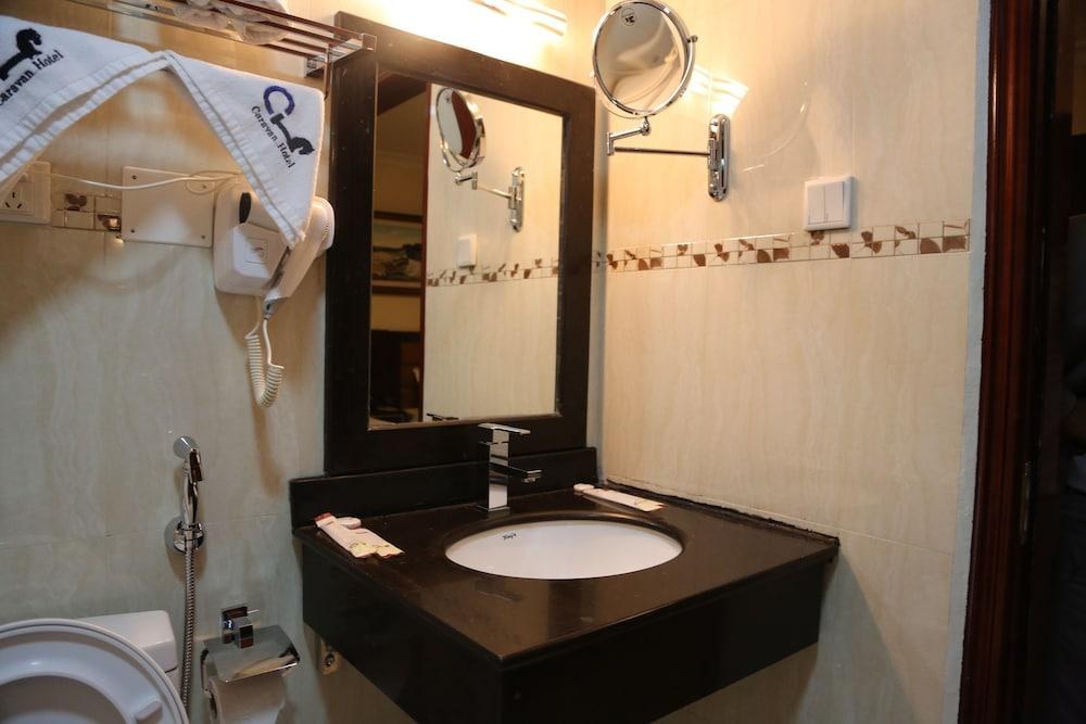 CARAVAN photo 2