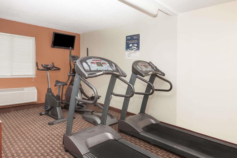 TRAVELODGE INN AND SUITES ALBANY photo 3