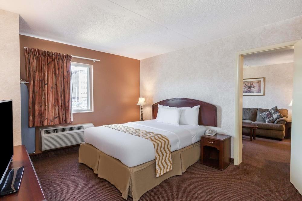 TRAVELODGE INN AND SUITES ALBANY photo 4
