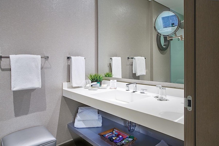 100 LUXURY SUITES BY PREFERRED photo 3