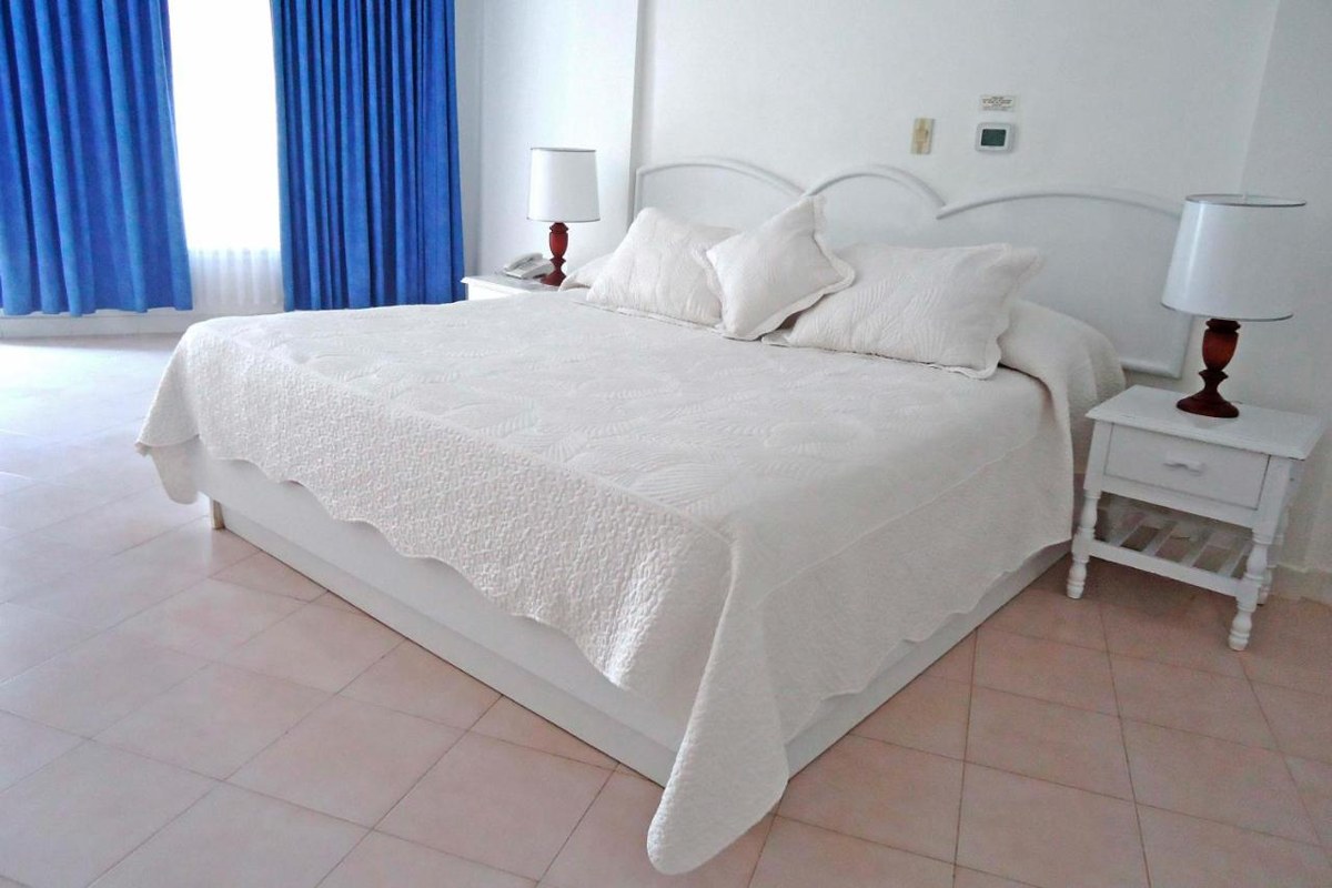 DECAMERON MARAZUL photo 2