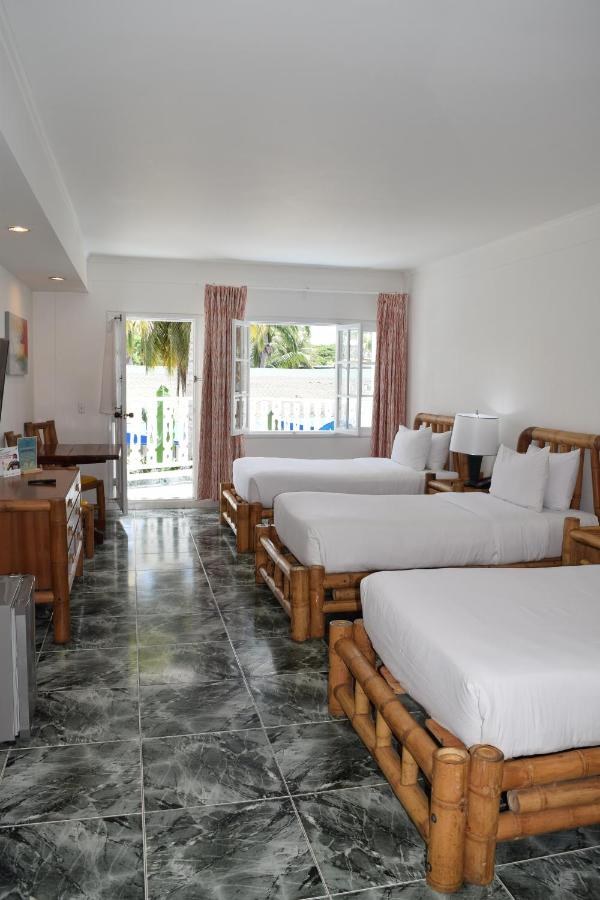 DECAMERON MARAZUL photo 3