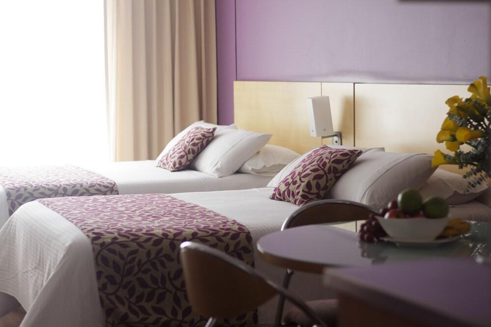 NOVELTY SUITES photo 3