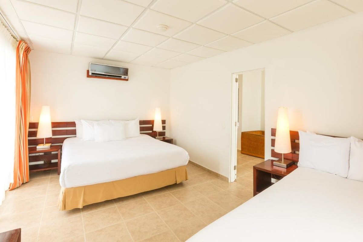 DECAMERON LOS DELFINES photo 1