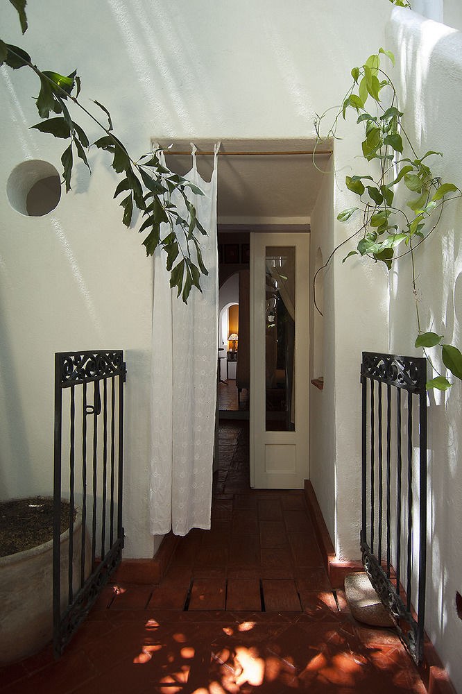 LEZ LEZARDS BED & BREAKFAST photo 2