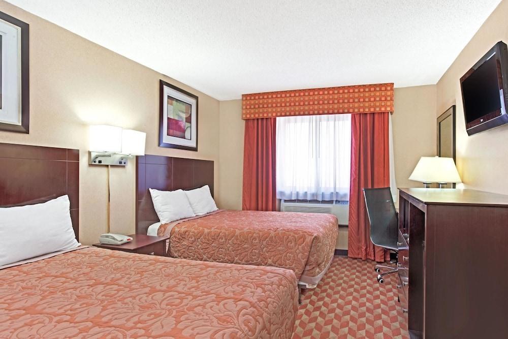 SUPER 8 LONG ISLAND CITY LGA HOTEL photo 2