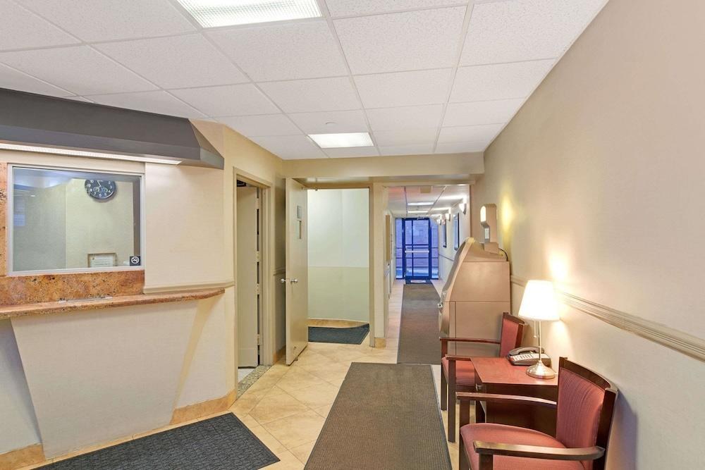 SUPER 8 LONG ISLAND CITY LGA HOTEL photo 4