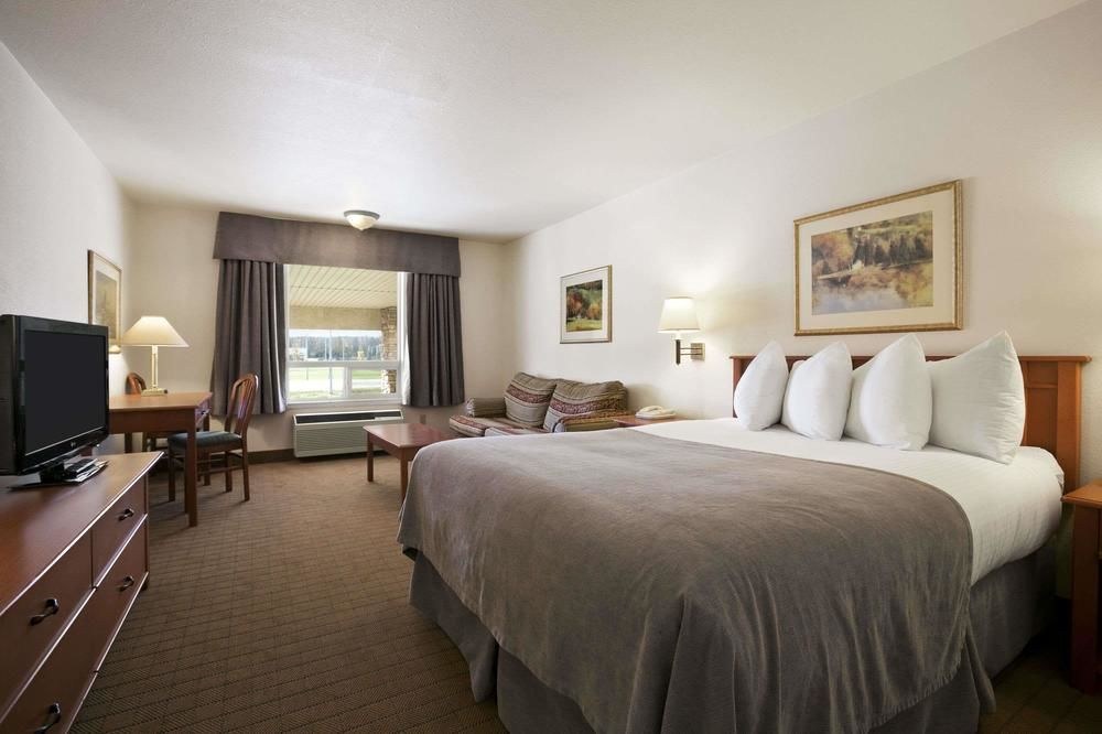 SUPER 8 BY WYNDHAM SLAVE LAKE