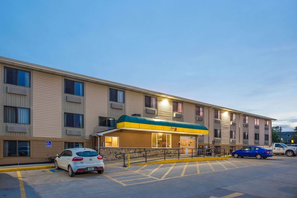 SUPER 8 IOWA CITY/CORALVILLE