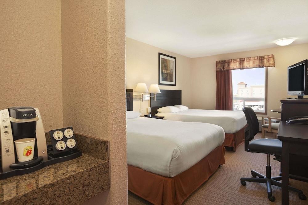 SUPER 8 BY WYNDHAM EDMONTON INTERNATIONAL AIRPORT photo 2