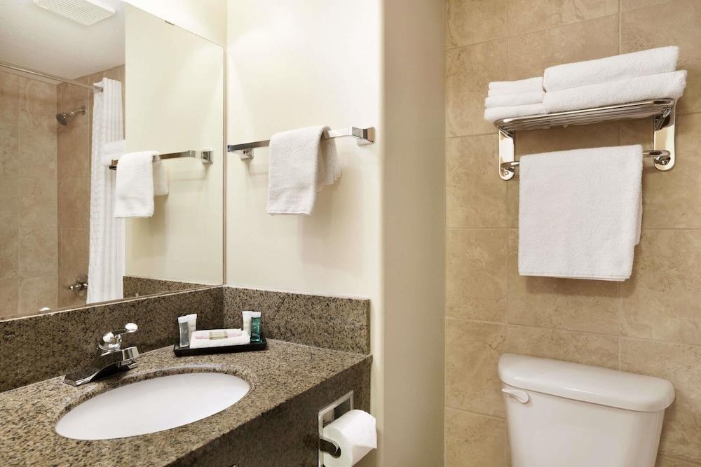 SUPER 8 BY WYNDHAM EDMONTON INTERNATIONAL AIRPORT photo 3