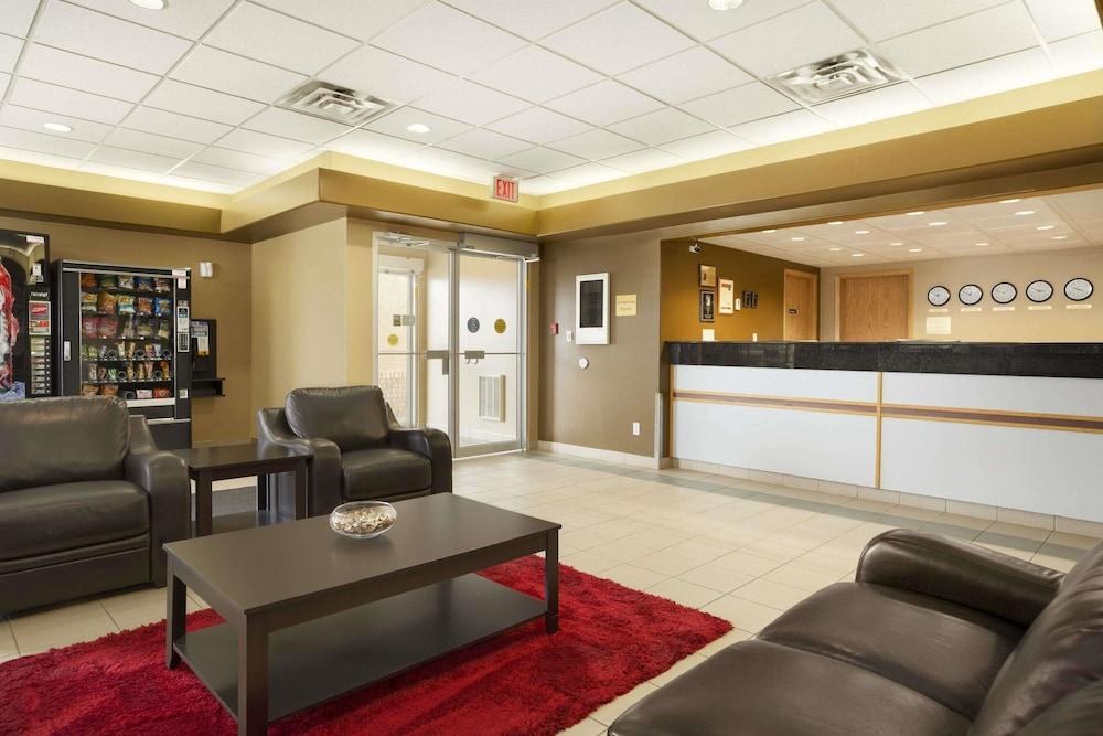 SUPER 8 BY WYNDHAM EDMONTON INTERNATIONAL AIRPORT photo 4