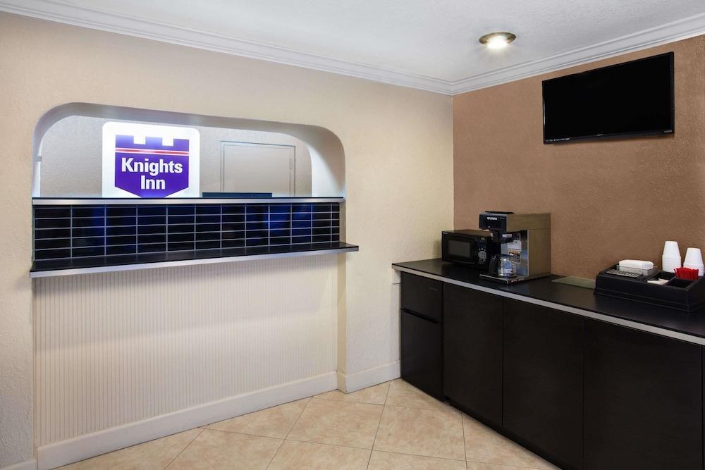 KNIGHTS INN ORLANDO photo 2
