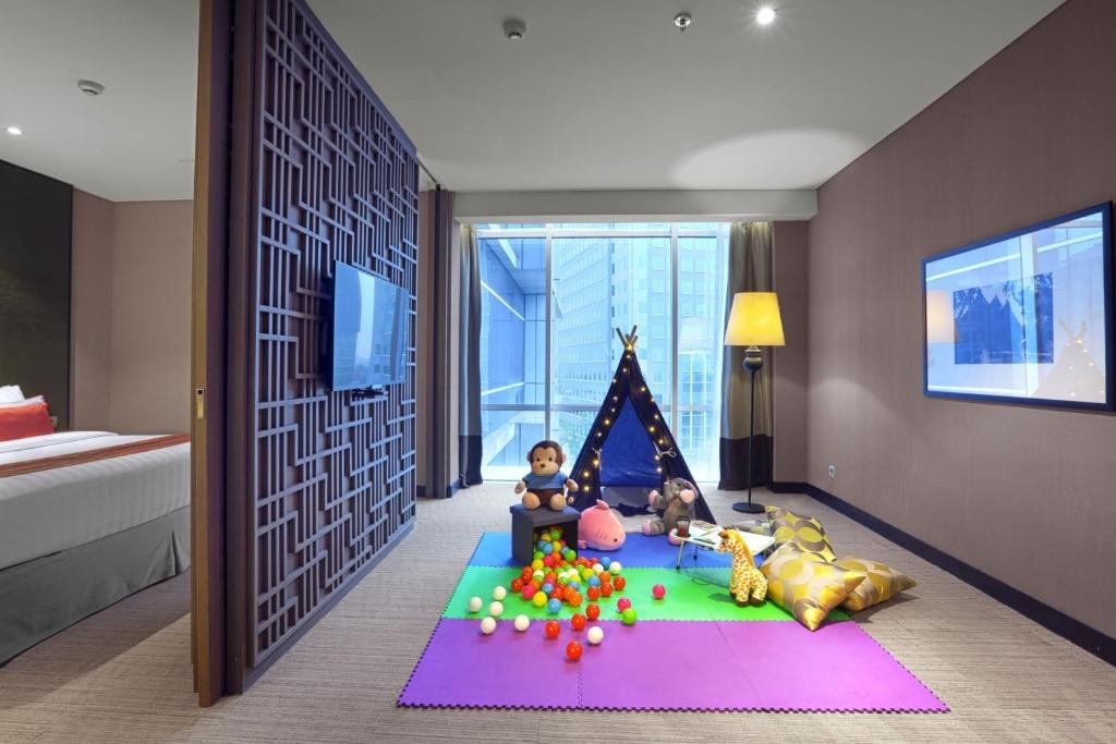 ASTON PRIORITY SIMATUPANG photo 2