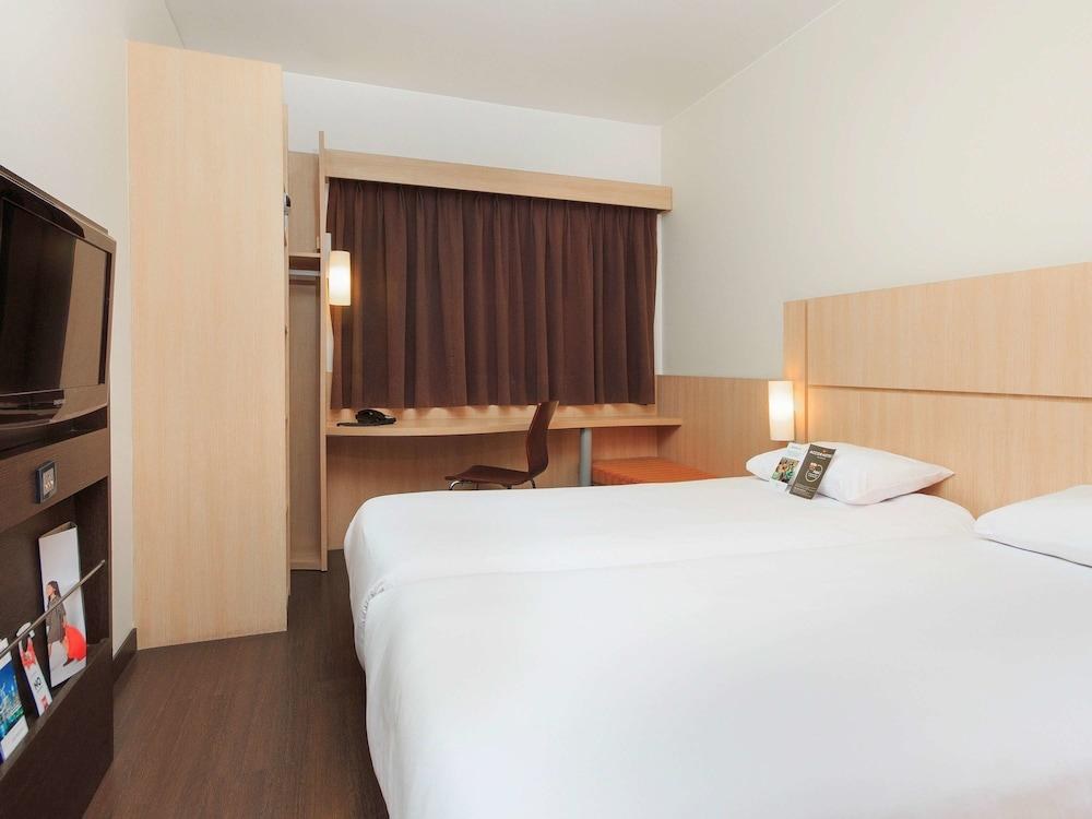 IBIS MEDELLIN photo 1