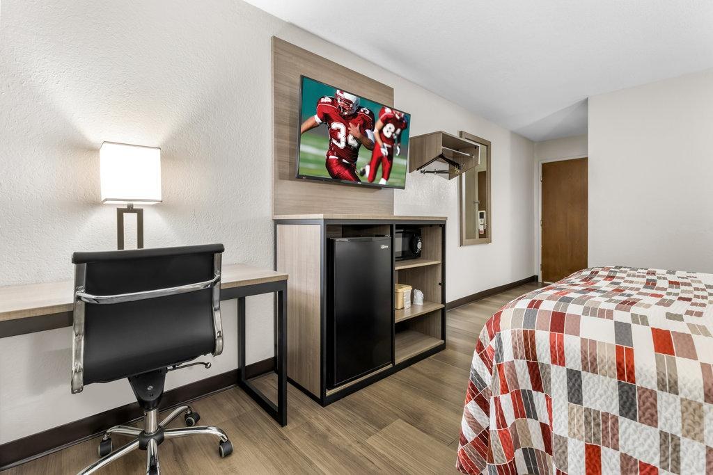 Red Roof Inn Huntsville, AL photo 3