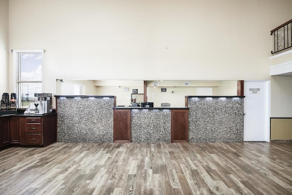 SUPER 8 BY WYNDHAM ELK CITY photo 1