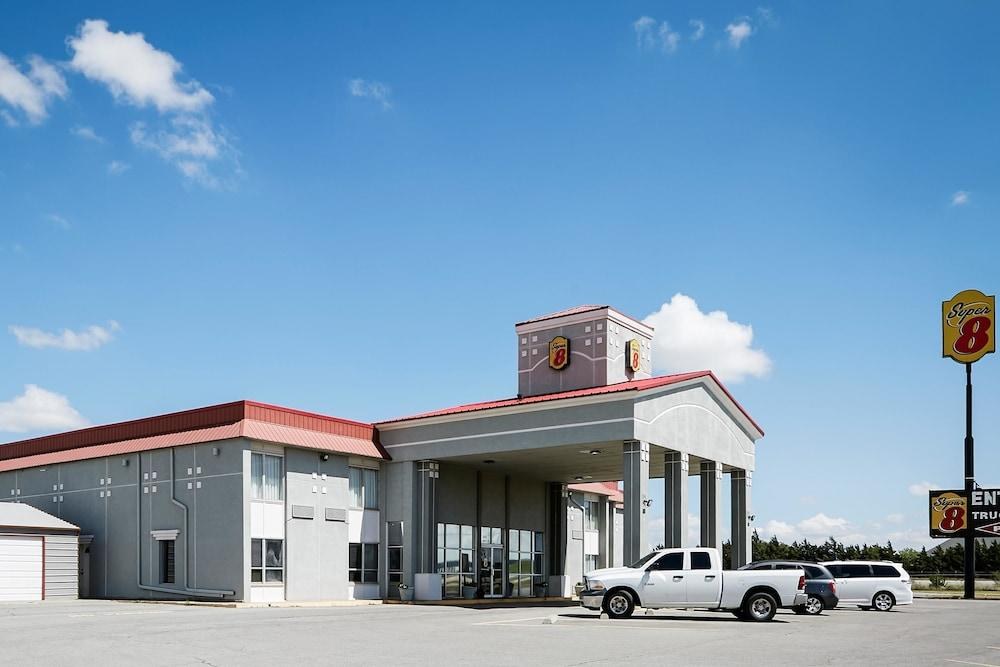 SUPER 8 BY WYNDHAM ELK CITY photo 2